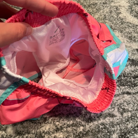 Girls Nike shorts - Picture 3 of 4